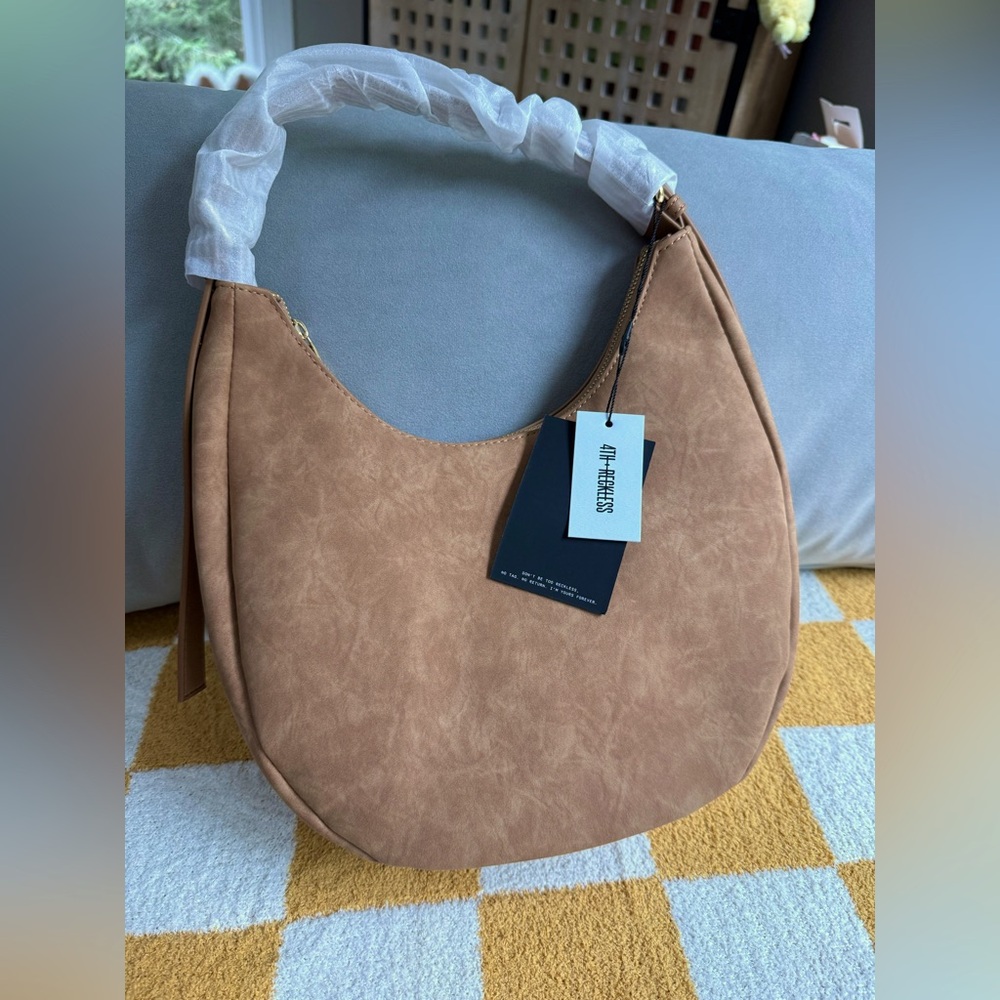 NEW ๐ค tan suede shoulder bag ๐ผ with tags zipper closure Fall style